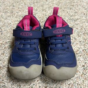 Keen toddler girls size 8